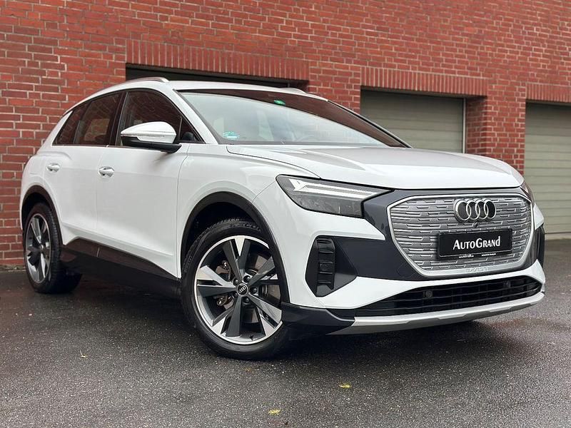 Weiß Gebraucht 2022 Audi Q4 e-tron Sport SUV | 24.999 € - Bild 1/4