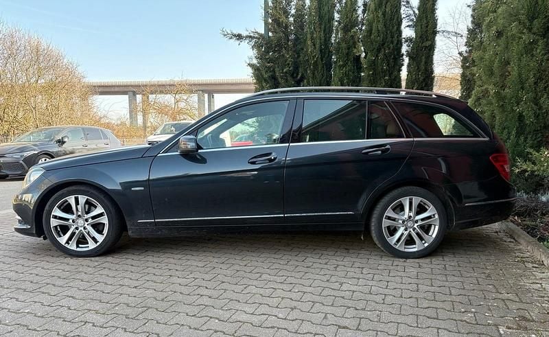 Gebraucht Mercedes C250 204 PS (150 kW) 2011 Schwarz Kombi