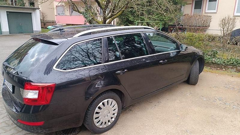 Gebraucht Skoda Octavia Elegance 140 PS (102 kW) 2015 Schwarz Kleinwagen