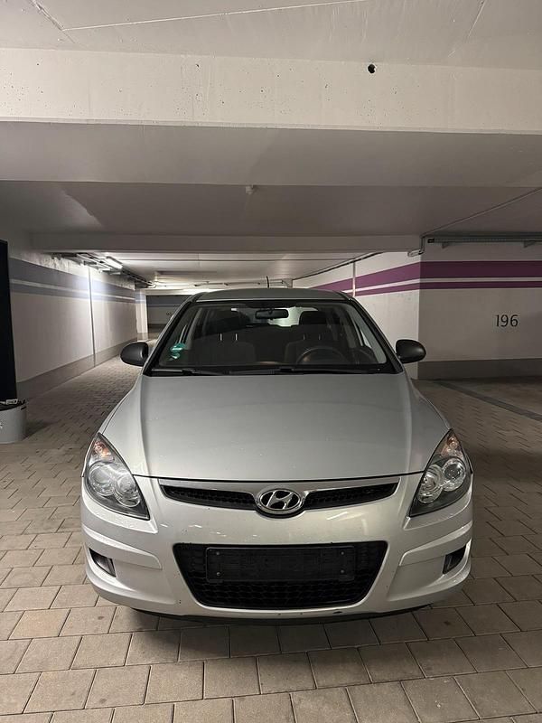 Silber Gebraucht 2008 Hyundai i30 Kleinwagen | 2.800 € (Fairer Preis) - Bild 1/4