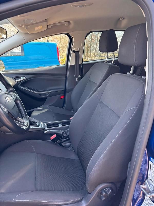 Gebraucht Ford Focus 85 PS (62 kW) 2017 Blau Kombi