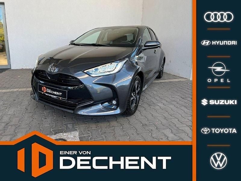 Grau Neu 2025 Toyota Yaris Hybrid Limousine | 25.890 € (Fairer Preis) - Bild 1/4