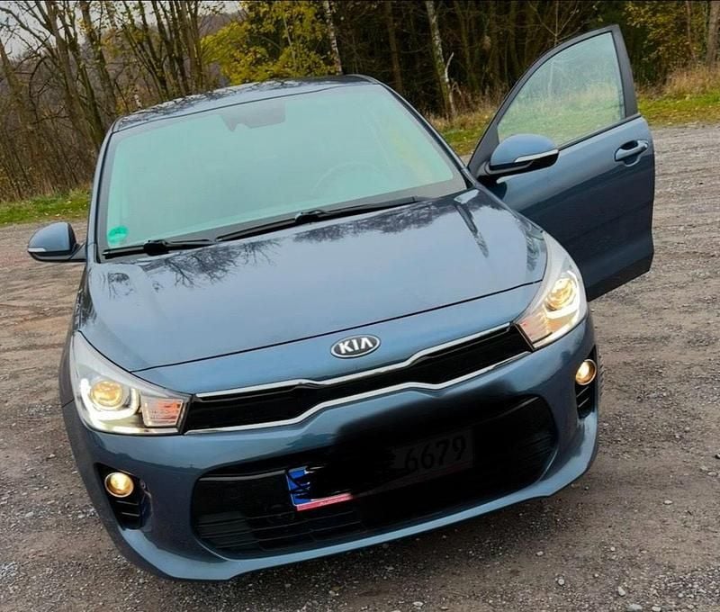 Blau Gebraucht 2017 Kia Rio Limousine | 9.800 € (Etwas zu teuer) - Bild 1/4