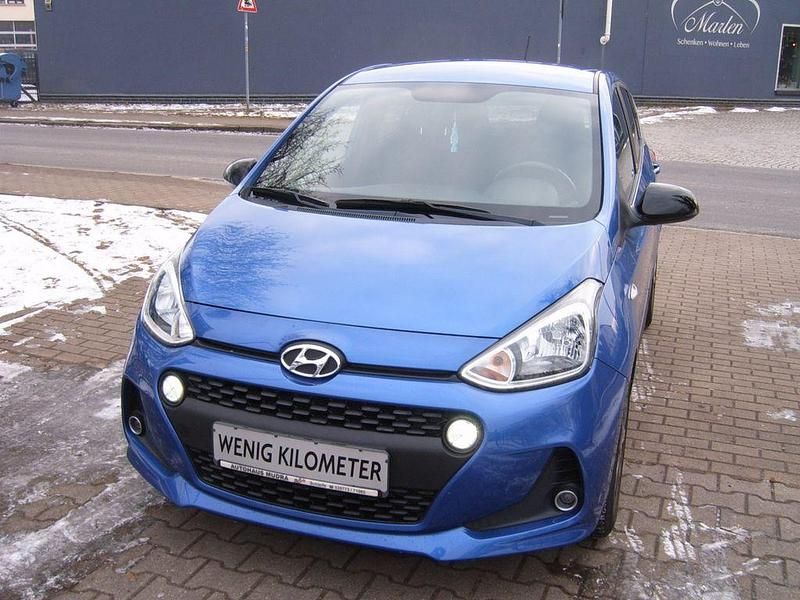 Gebraucht Hyundai i10 Passion Plus 67 PS (49 kW) 2018 Blau Kleinwagen