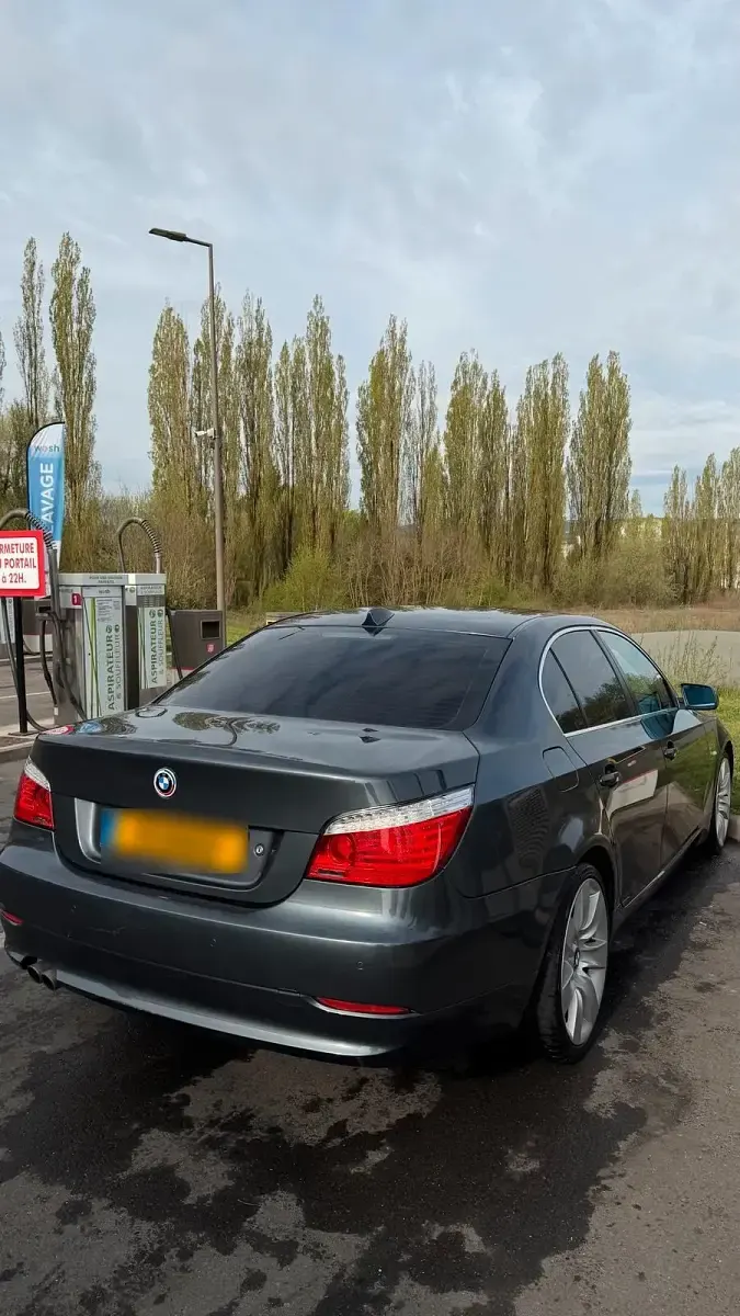 Gebraucht BMW 530 235 PS (172 kW) 2008 Grau Limousine