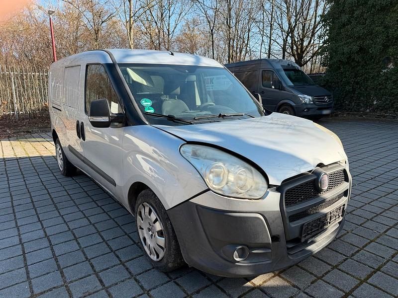 Gebraucht Fiat Doblò 90 PS (66 kW) 2012 Silber Van / Kleinbus