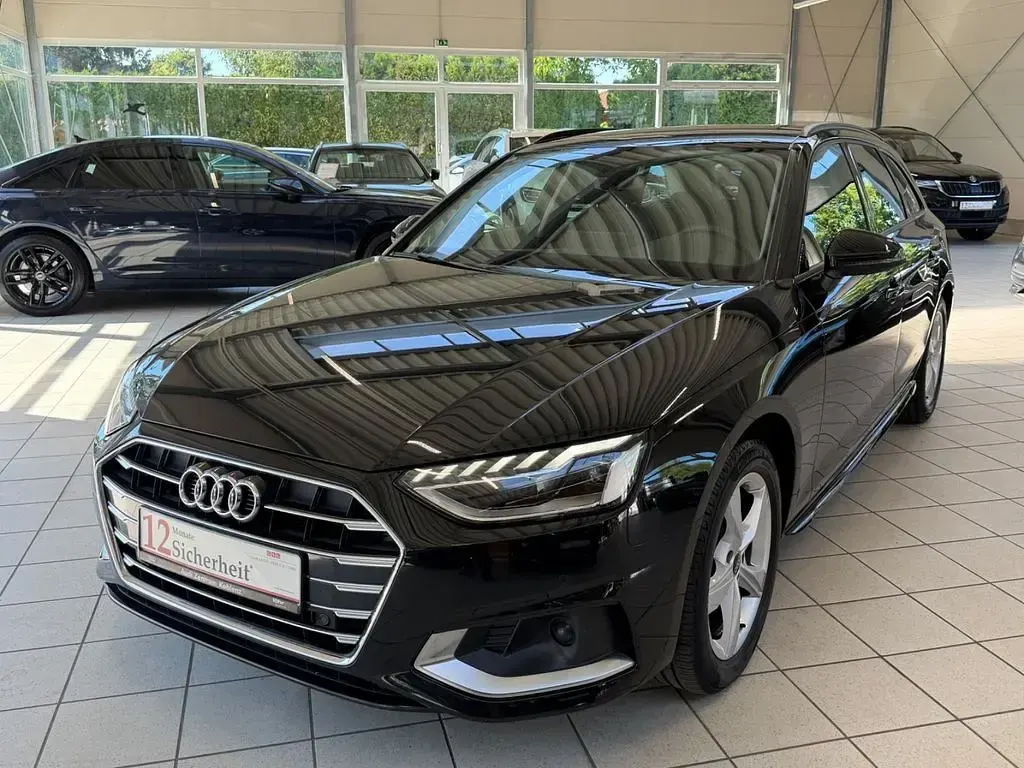 Gebraucht Audi A4 Advanced 163 PS (119 kW) 2022 Schwarz Kombi