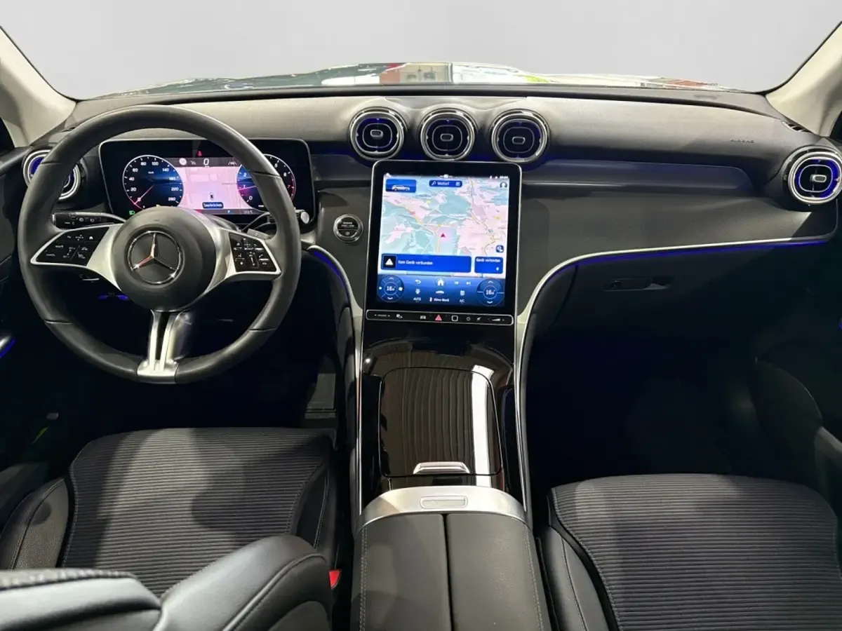 Gebraucht Mercedes GLC200 Avantgarde 150 PS (110 kW) 2025 Silber SUV
