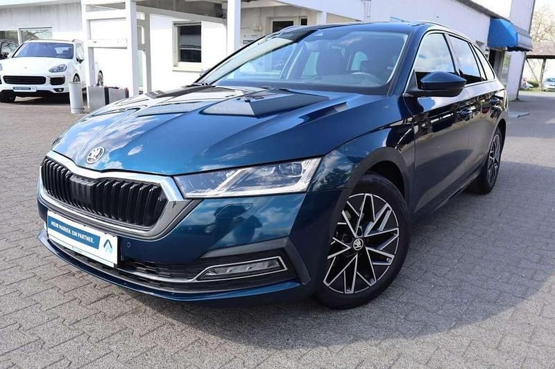 Lava blue metallic Gebraucht 2020 Skoda Octavia Style Kombi | 20.485 € (Etwas zu teuer) - Bild 1/2