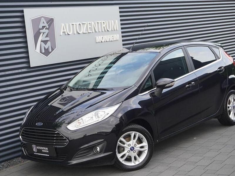 Pantherschwarz metallic Gebraucht 2016 Ford Fiesta Titanium Kleinwagen | 7.990 € (Fairer Preis) - Bild 1/4