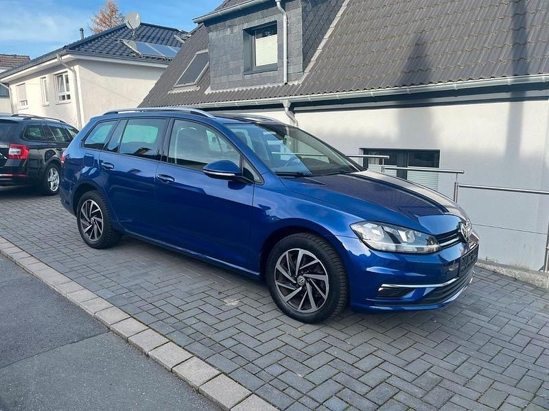 Blau Gebraucht 2018 VW Golf VII Join Kombi | 13.590 € (Fairer Preis) - Bild 1/4