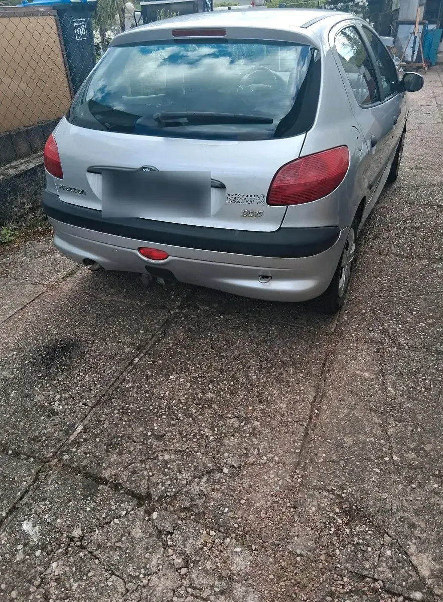 Gebraucht Peugeot 206 75 PS (55 kW) 2001 Silber Limousine