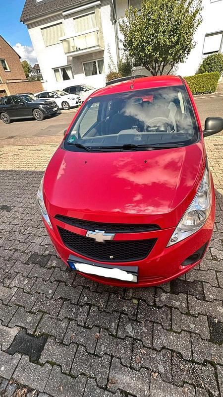 Rot Gebraucht 2012 Chevrolet Spark Kleinwagen | 3.000 € (Fairer Preis) - Bild 1/4