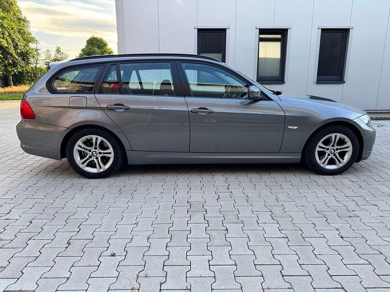 Gebraucht BMW 320 Comfort Edition 184 PS (135 kW) 2012 Grau Kombi
