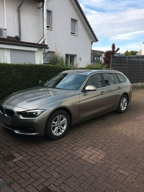 Beige Gebraucht 2016 BMW 318 Kombi | 9.900 € (Fairer Preis) - Bild 1/4