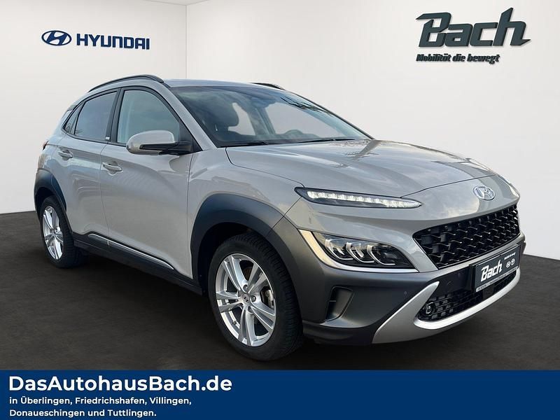 Grau Gebraucht 2021 Hyundai Kona Prime SUV | 22.490 € (Etwas zu teuer) - Bild 1/2