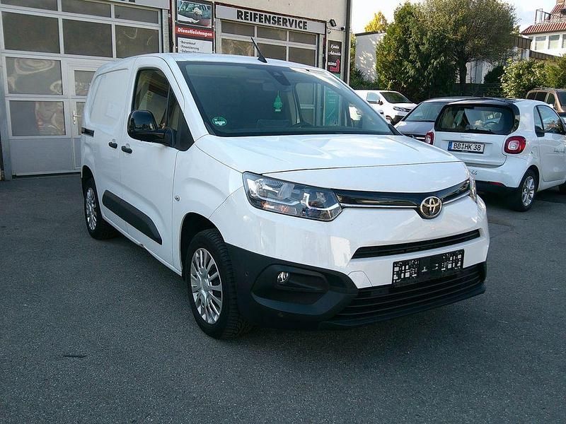 Weiß Gebraucht 2021 Toyota Proace City Van | 11.990 € (Superpreis) - Bild 1/4