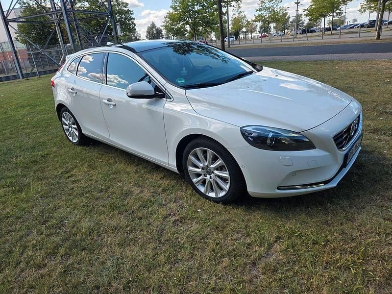 Gebraucht Volvo V40 150 PS (110 kW) 2014 Weiß Kombi