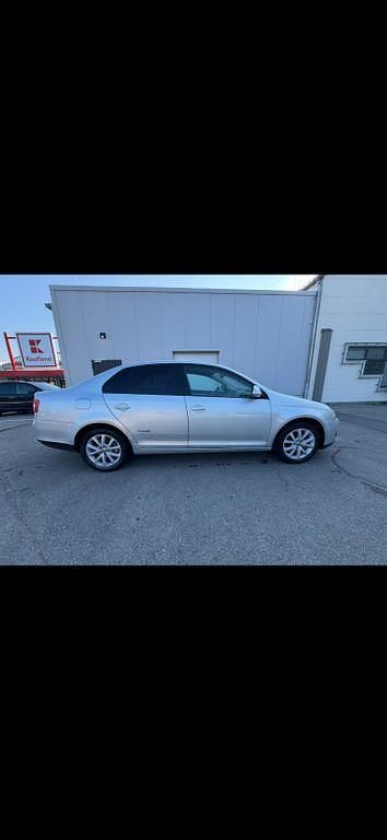 Silber Gebraucht 2010 VW Jetta Freestyle Limousine | 4.100 € (Guter Preis) - Bild 1/4
