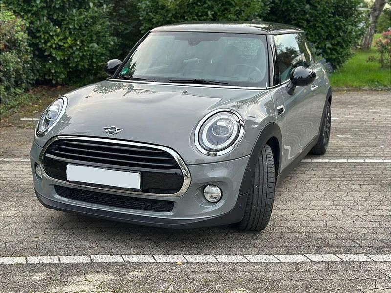 Grau Gebraucht 2018 Mini Cooper Kleinwagen | 16.499 € (Fairer Preis) - Bild 1/4