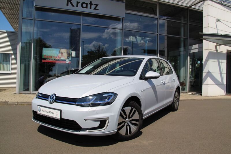 Gebraucht VW e-Golf 100 kW (136 PS) 2018 White silver metallic Kleinwagen