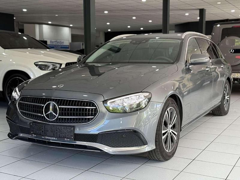 Selenitgrau metalliclack Gebraucht 2022 Mercedes E200 Avantgarde Kombi | 33.990 € (Fairer Preis) - Bild 1/4