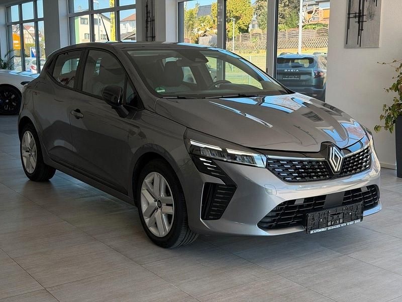 Begagnad Renault Clio V 91 HK (66 kW) 2024 Grå Halvkombi