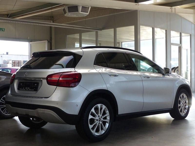 Gebraucht Mercedes GLA250 Style 211 PS (155 kW) 2018 Silber SUV