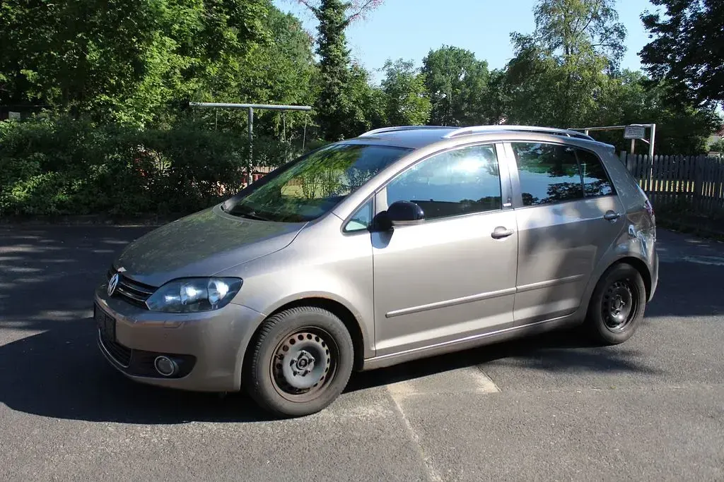 Gebraucht VW Golf Plus Style 80 PS (58 kW) 2011 Braun Van / Kleinbus