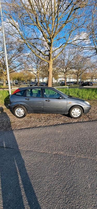 Second-hand Ford Focus 101 CP (74 kW) 2004 Gri Hatchback