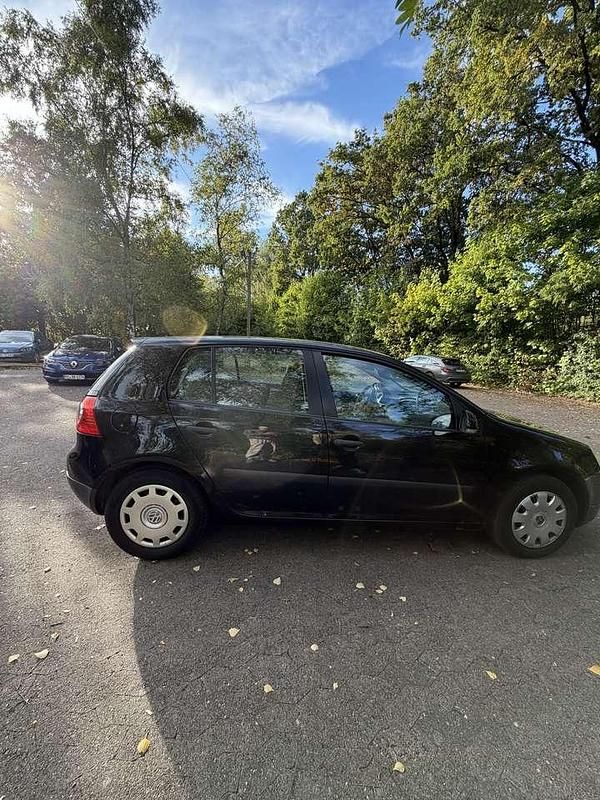 Schwarz Gebraucht 2004 VW Golf IV Trendline Kleinwagen | 4.100 € (Etwas zu teuer) - Bild 1/4