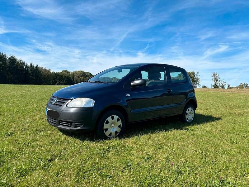 Second-hand VW Golf IV 75 CP (55 kW) 2006 Albastru Hatchback