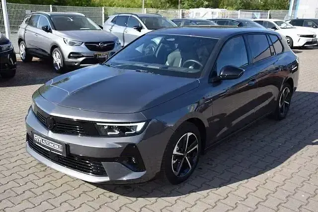 Używany Opel Astra 131 KM (96 kW) 2025 Szary Hatchback