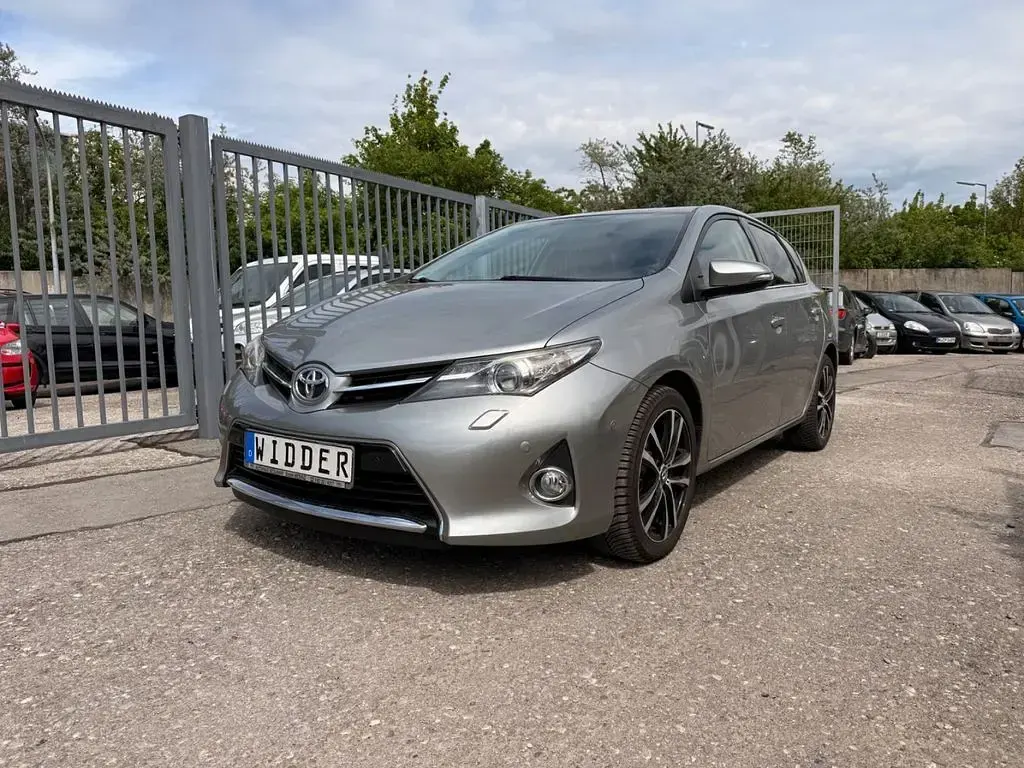 Gebraucht Toyota Auris 132 PS (97 kW) 2015 Silber Limousine