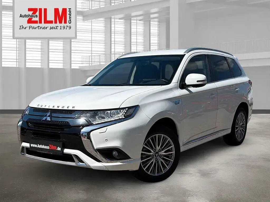 Gebraucht Mitsubishi Outlander P-HEV Basis 224 PS (164 kW) 2021 Weiß SUV