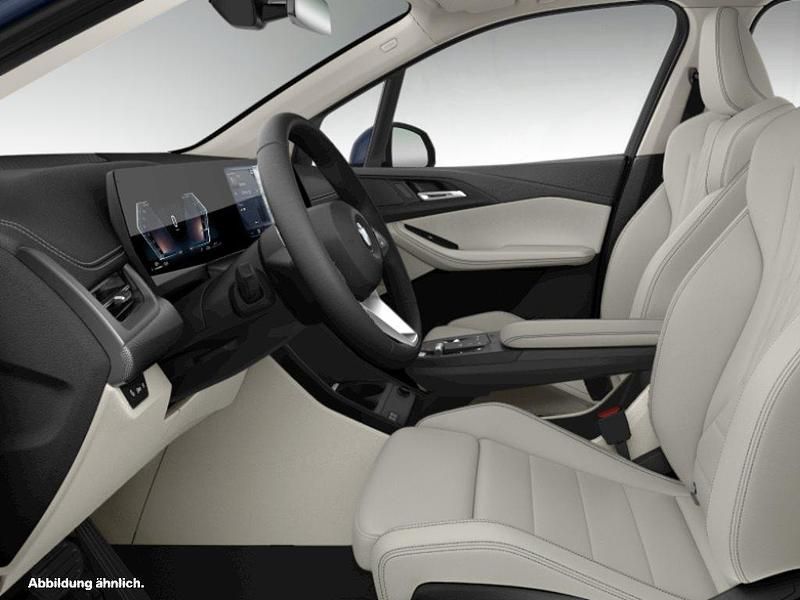 Gebraucht BMW 220 Active Tourer 156 PS (114 kW) 2025 Grau Van / Kleinbus