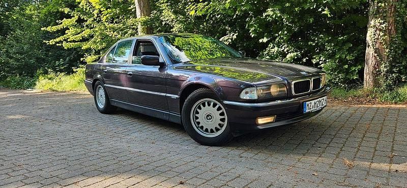 Violet Gebraucht 1994 BMW 740 Basis Limousine | 9.600 € - Bild 1/4