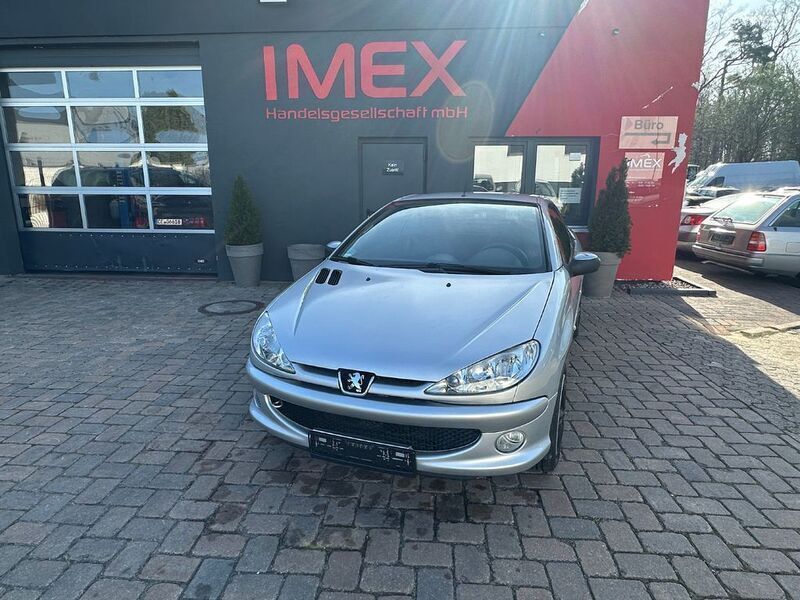 Grau Gebraucht 2005 Peugeot 206 CC Filou Cabrio | 2.990 € (Etwas zu teuer) - Bild 1/4