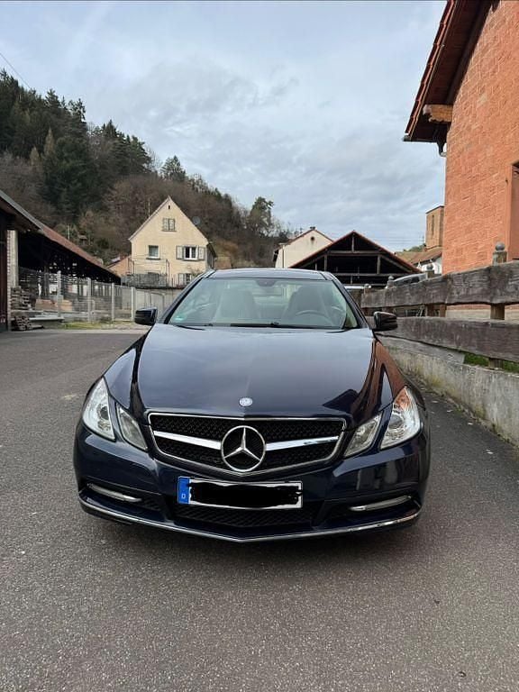 Gebraucht Mercedes E350 Elegance 306 PS (225 kW) 2012 Blau Coupé