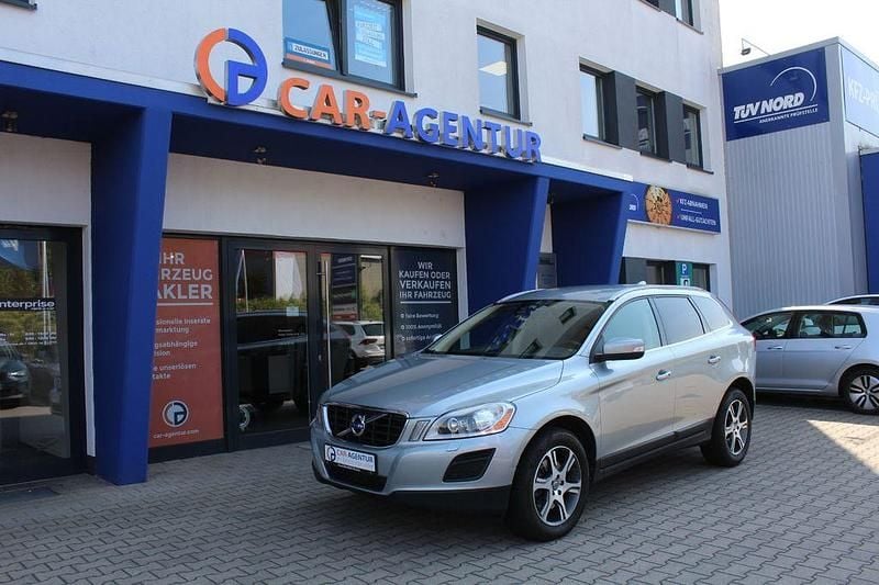 Silber Gebraucht 2013 Volvo XC60 Summum SUV | 13.600 € (Guter Preis) - Bild 1/4