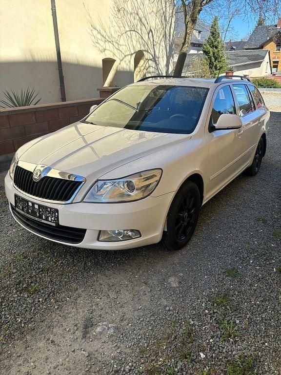 Second-hand Skoda Octavia Elegance 105 CP (77 kW) 2013 Alb Break