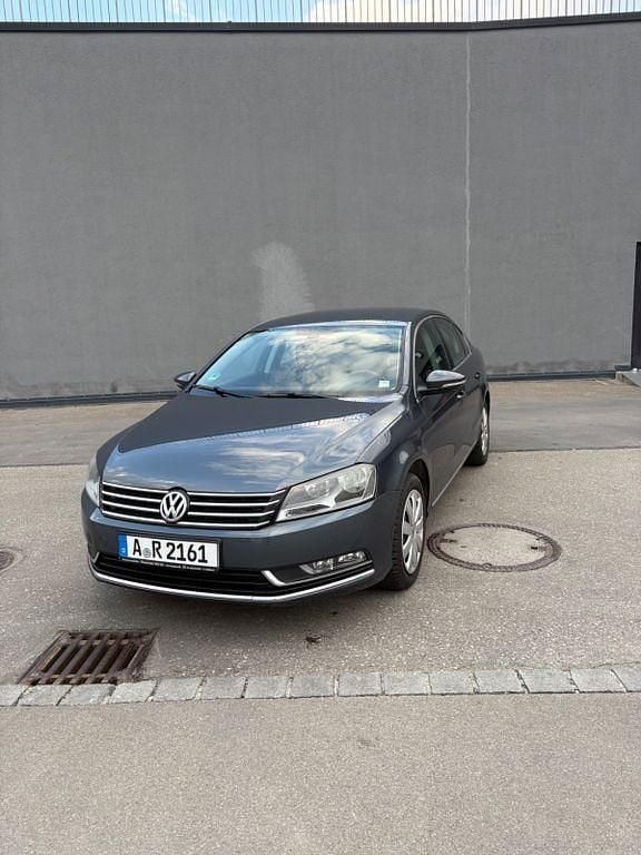 Gebraucht VW Passat Highline 160 PS (117 kW) 2011 Grau Limousine