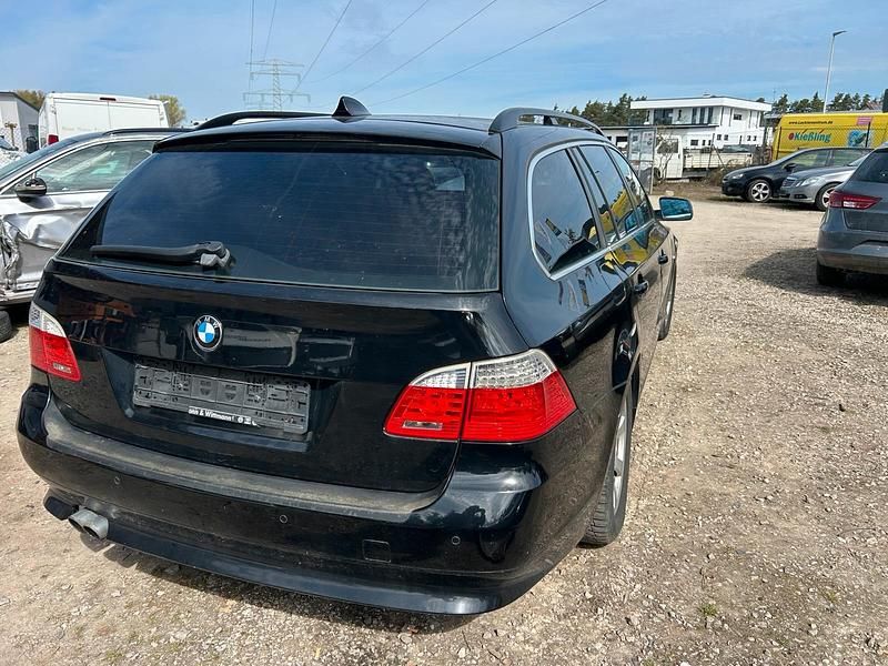 Gebraucht BMW 525 197 PS (144 kW) 2008 Schwarz Kombi