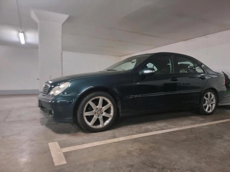 Grün Gebraucht 2005 Mercedes C220 Limousine | 3.800 € (Fairer Preis) - Bild 1/4