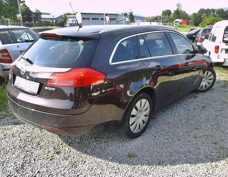 Gebraucht Opel Insignia Active 131 PS (96 kW) 2013 Mahogany brown (p2/so) Kombi