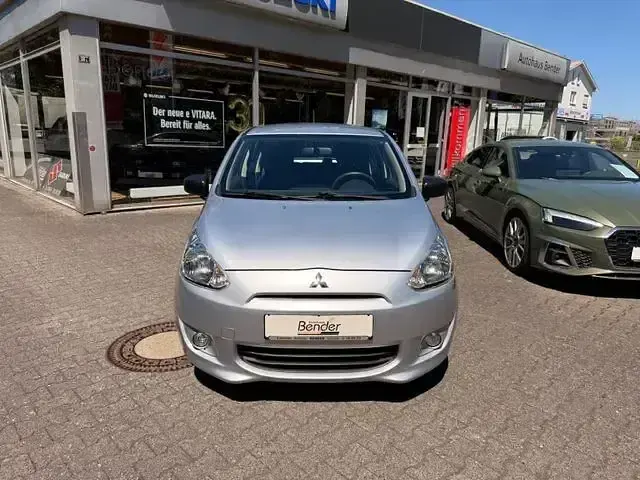 Gebraucht Mitsubishi Space Star Classic Collection 71 PS (52 kW) 2015 Silber Limousine
