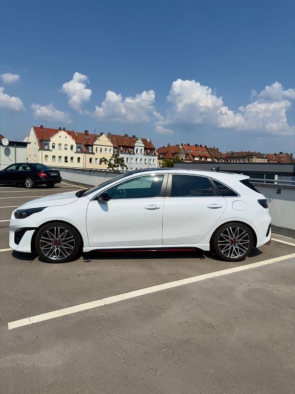 Gebraucht Kia Ceed GT GT 204 PS (150 kW) 2023 Weiß Limousine