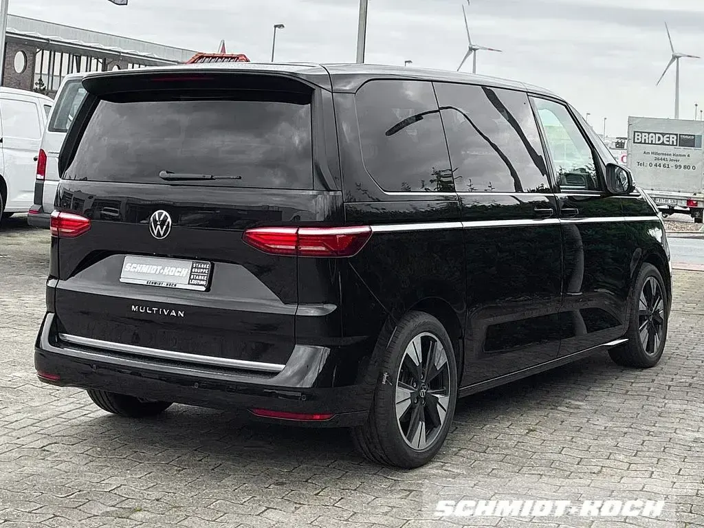 Gebraucht VW Multivan Style 150 PS (110 kW) 2025 Deep black perleffekt (schwarz) Van / Kleinbus