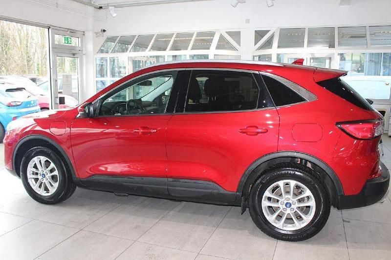 Gebraucht Ford Kuga Titanium 224 PS (164 kW) 2022 Rot SUV