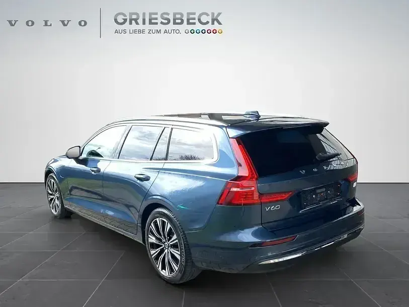 Używany Volvo V60 Plus 455 KM (334 kW) 2022 Niebieski Kombi